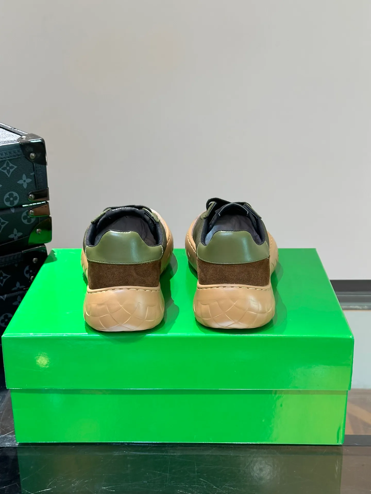 Factory price 438💰BV/Bottega Veneta🆕New men's moral training sneakers, made of Sneaker technology nylon and suede, inspired by retro basketball shoes, a new interpretation of classic sneakers, light, comfortable and breathable summer essentials, the soles are made of classic woven texture, super recognizable, nylon suede stitching, full of texture! Size: 38-44, (45 customized)